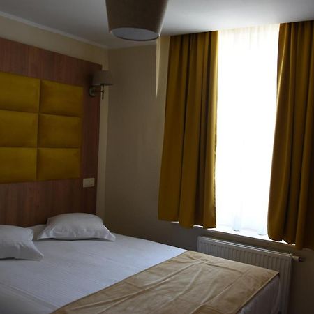 Sun Hotel Saint-Gilles Exteriör bild
